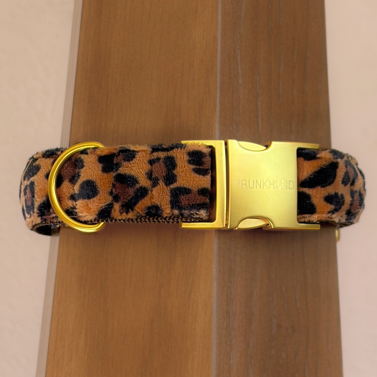 BASIC tan collar
