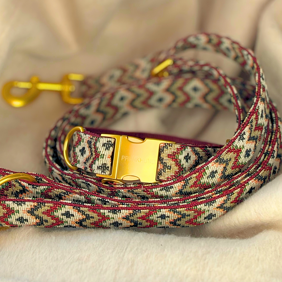 WILD LIFE leash