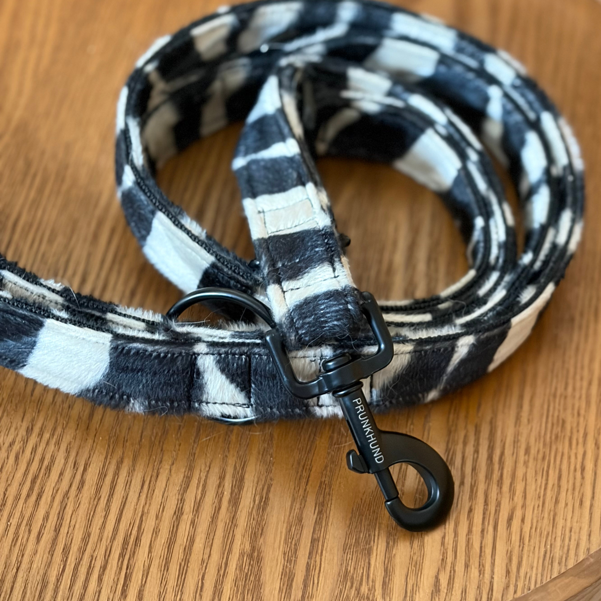 leash BASIC black